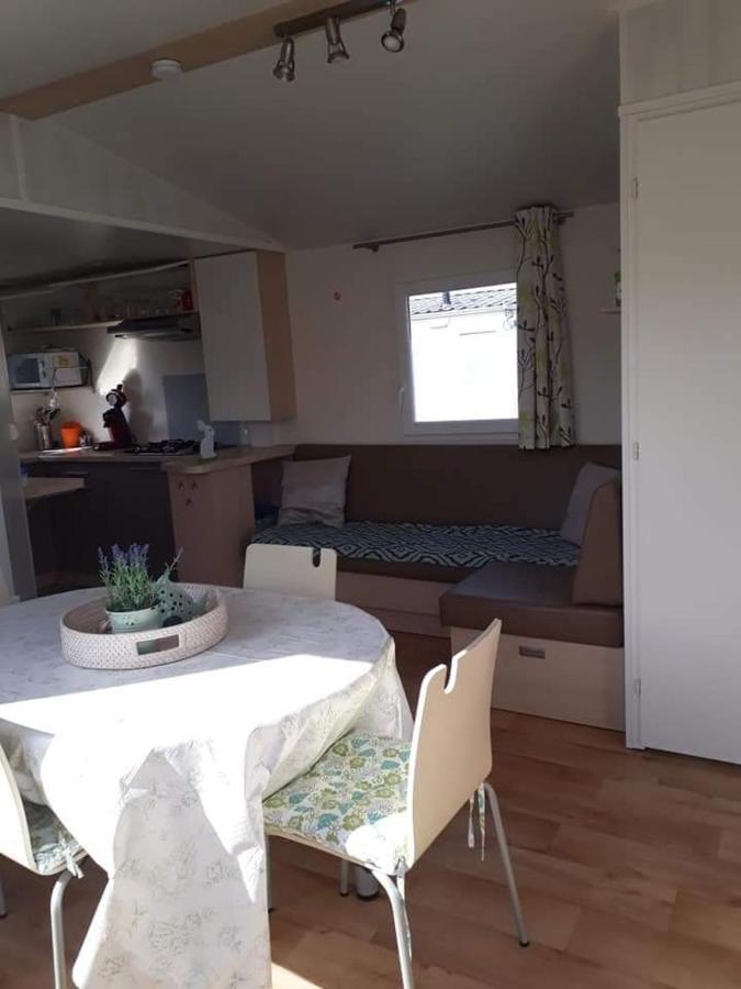 Luxueuze Stacaravan In Bredene Met Eigen Terras En Tuintje Екстер'єр фото