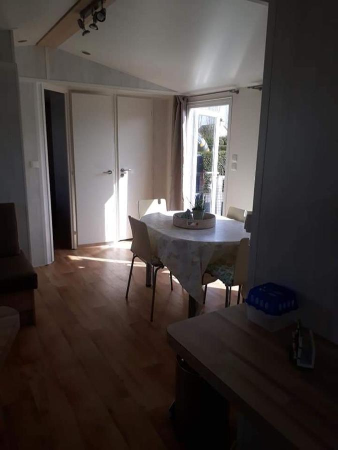 Luxueuze Stacaravan In Bredene Met Eigen Terras En Tuintje Екстер'єр фото