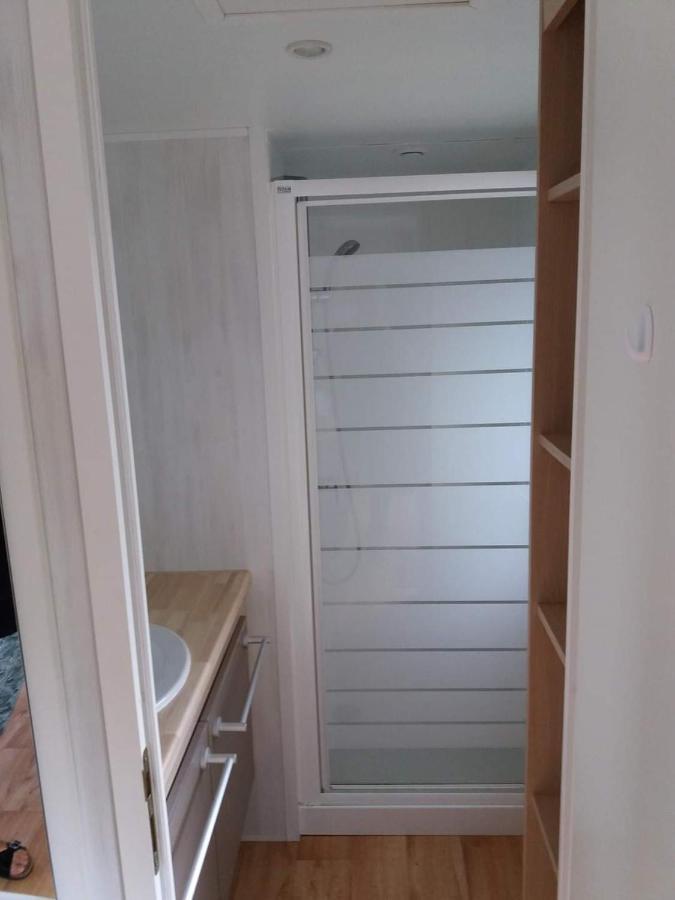 Luxueuze Stacaravan In Bredene Met Eigen Terras En Tuintje Екстер'єр фото